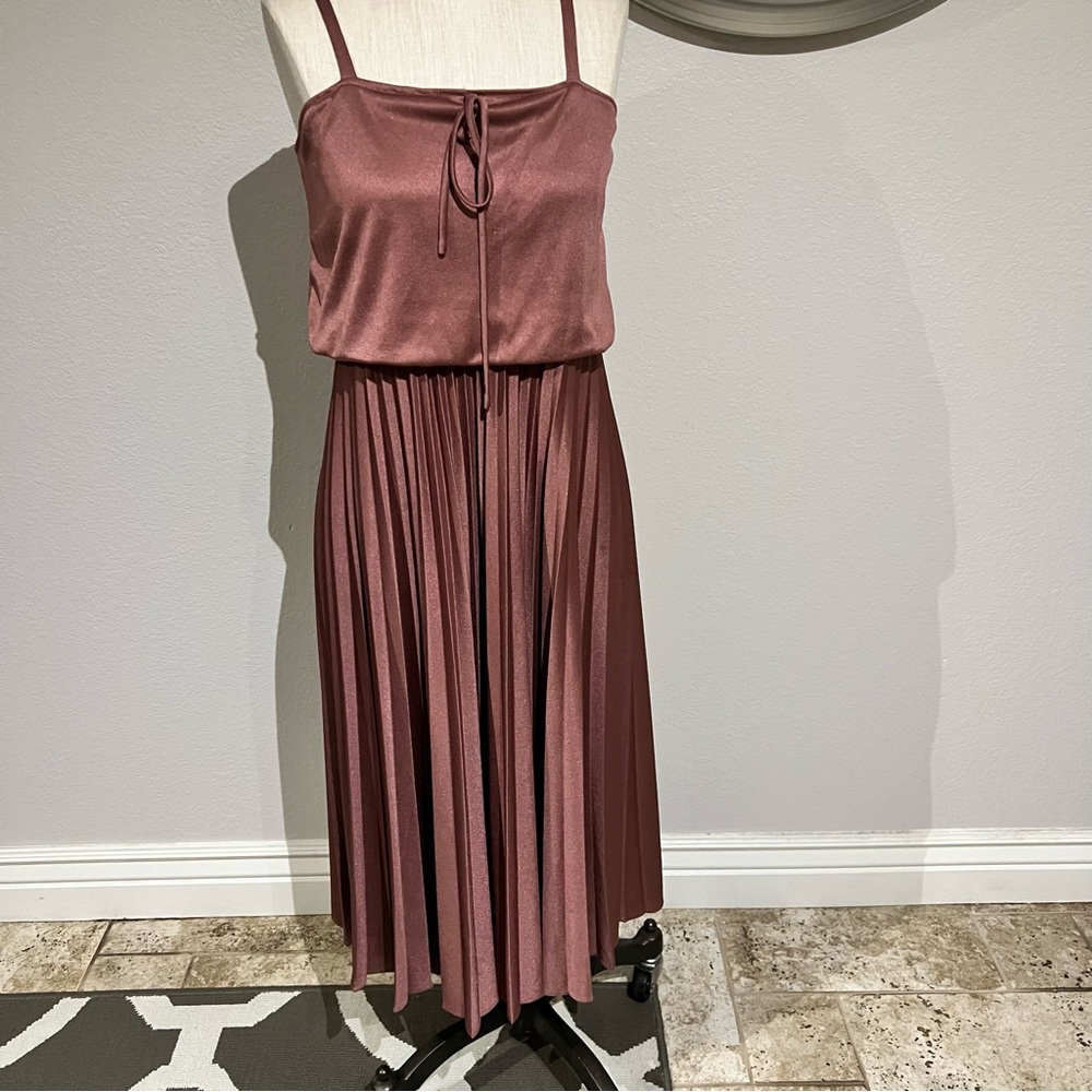 Vintage Rose Sleeveless Midi Dress - Picture 4 of 5